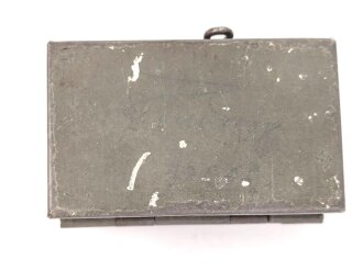 Blechdose für Nadeln, gehört so unter anderem in den Verbandkasten der Wehrmacht