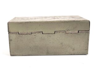 Blechdose für Würfelzucker, gehört so unter anderem in den Verbandkasten der Wehrmacht, Verschluss defekt
