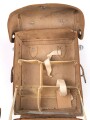 Sanitätstasche für Sanitätsoffiziere der Wehrmacht. Datiert 1943, mit beiden Schlüsseln, sehr guter Gesamtzustand