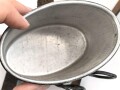 Labeflasche für Sanitätspersonal der Wehrmacht. Der Deckel vor lnger Zeit unrichtig ergänzt, mit dem seltenen Trageriemen
