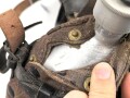 Labeflasche für Sanitätspersonal der Wehrmacht. Der Deckel vor lnger Zeit unrichtig ergänzt, mit dem seltenen Trageriemen