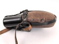 Labeflasche für Sanitätspersonal der Wehrmacht. Der Deckel vor lnger Zeit unrichtig ergänzt, mit dem seltenen Trageriemen