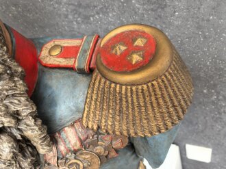 Gewaltige Büste, darstellend Prinzregent Luitpold von Bayern. Originalbemalt, sehr guter Zustand, Höhe ca. 80cm, Schulterbreite 60cm. Markiert "Carl G.Barth München 1887" Sehr dekorativ, Rückseitig am Sockel alte Reparaturstelle. KEIN VERSAND