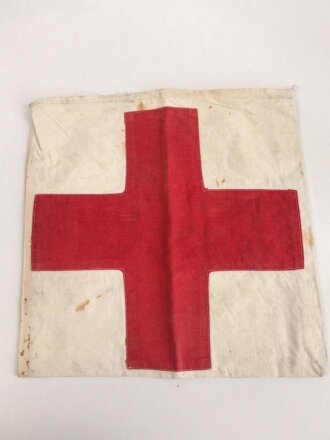 Doppelseitiges Rot Kreuz Kennzeichen aus der Zeit des 2. Weltkrieg, sicherlich zum Aufschieben gedacht, Maße 30,5 x 30,5cm