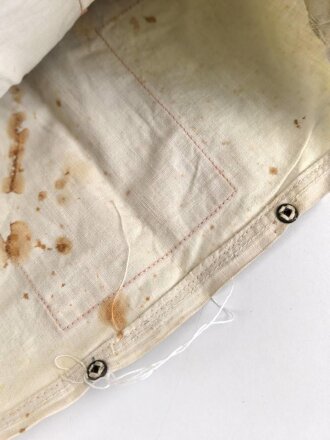 Doppelseitiges Rot Kreuz Kennzeichen aus der Zeit des 2. Weltkrieg, sicherlich zum Aufschieben gedacht, Maße 30,5 x 30,5cm