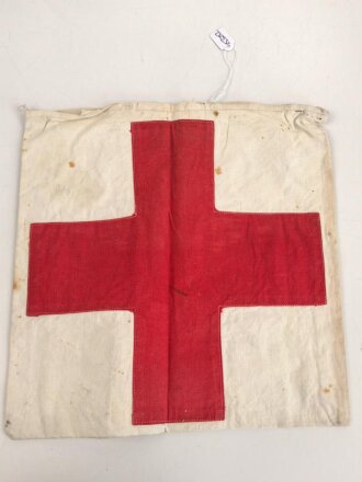 Doppelseitiges Rot Kreuz Kennzeichen aus der Zeit des 2. Weltkrieg, sicherlich zum Aufschieben gedacht, Maße 30,5 x 30,5cm