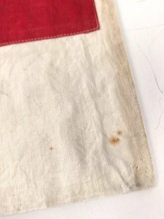Doppelseitiges Rot Kreuz Kennzeichen aus der Zeit des 2. Weltkrieg, sicherlich zum Aufschieben gedacht, Maße 30,5 x 30,5cm