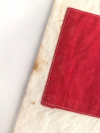 Doppelseitiges Rot Kreuz Kennzeichen aus der Zeit des 2. Weltkrieg, sicherlich zum Aufschieben gedacht, Maße 30,5 x 30,5cm