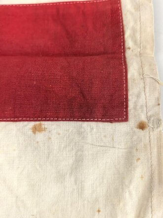 Doppelseitiges Rot Kreuz Kennzeichen aus der Zeit des 2. Weltkrieg, sicherlich zum Aufschieben gedacht, Maße 30,5 x 30,5cm