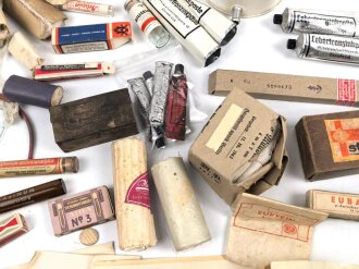 Konvolut Sanitätsmaterial. Alles mehr oder weniger defekt, die Umverpackungen jeweils leer