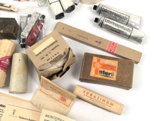 Konvolut Sanitätsmaterial. Alles mehr oder weniger defekt, die Umverpackungen jeweils leer