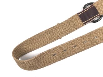Webleinenriemen mit großem D-Ring Wehrmacht, Breite 40mm, Gesamtlänge 99cm. Ungetragenes Stück