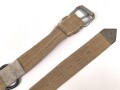 Webleinenriemen mit großem D-Ring Wehrmacht, Breite 40mm, Gesamtlänge 99cm. Ungetragenes Stück