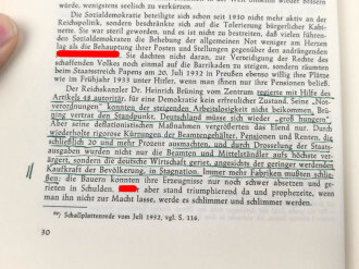 Max Domarus, eigenhändige Unterschrift vom Dezember 1962, auf Karte, diese eingeklebt im seinem Buch " Hitler - Reden und Proklamation , 1. Band"