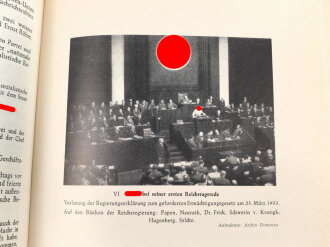 Max Domarus, eigenhändige Unterschrift vom Dezember 1962, auf Karte, diese eingeklebt im seinem Buch " Hitler - Reden und Proklamation , 1. Band"
