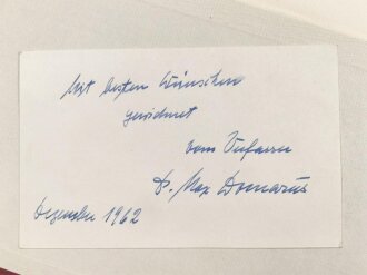 Max Domarus, eigenhändige Unterschrift vom Dezember 1962, auf Karte, diese eingeklebt im seinem Buch " Hitler - Reden und Proklamation , 1. Band"