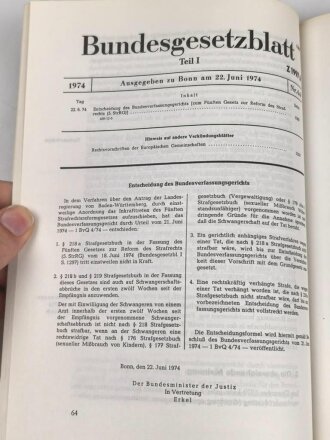 Ernst Gottfried Mahrenholz, Vizepräsident des Bundesverfassungsgerichts, eigenhändige Widmung  datiert 1991. Auf Vorsatzblatt des Buches  " Das Bundesverfassungsgericht" von Horst Säcker
