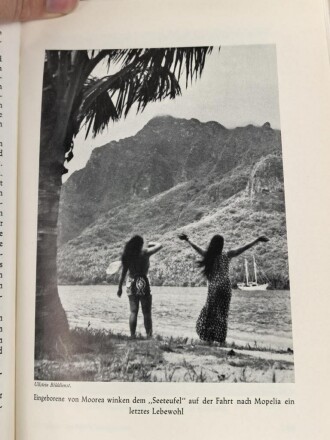 "Seeteufel" Korvettenkapitän Felix Graf v. Luckner, eigenhändige Unterschrift  samt Widmung von 1964, auf Vorsatzblatt seines Buches " Aus siebzig Lebenjahren"