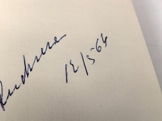 "Seeteufel" Korvettenkapitän Felix Graf v. Luckner, eigenhändige Unterschrift  samt Widmung von 1964, auf Vorsatzblatt seines Buches " Aus siebzig Lebenjahren"