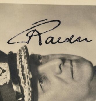 Erich Raeder, Großadmiral und Oberbefehlshaber der Kriegsmarine, vermutlich in Tinte gestempelte Unterschrift auf  Röhr Karte, dazu der Versandumschlag