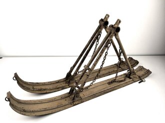 Gebirgstruppe Wehrmacht, Paar Kufen für Geschütz. Originallack , Gesamtlänge 120cm, ungereinigtes Paar