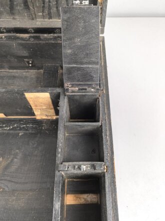 Transportkasten für ein Minensuchgerät " Stuttgart 43"  der Wehrmacht, Originallack, ungereinigtes Stück