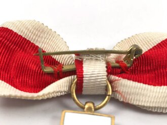 Deutsches Rotes Kreuz,  Ehrenzeichen 3. Stufe (1937-1939) an Damenschleife, in Etui von Godet Berlin.