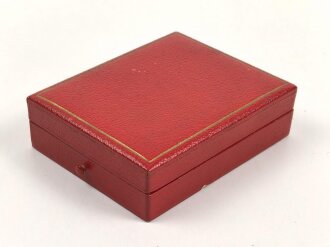 Deutsches Rotes Kreuz,  Ehrenzeichen 3. Stufe (1937-1939) an Damenschleife, in Etui von Godet Berlin.