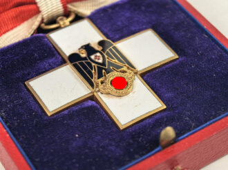 Deutsches Rotes Kreuz,  Ehrenzeichen 3. Stufe (1937-1939) an Damenschleife, in Etui von Godet Berlin.