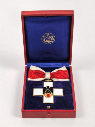 Deutsches Rotes Kreuz,  Ehrenzeichen 3. Stufe (1937-1939) an Damenschleife, in Etui von Godet Berlin.