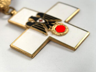 Deutsches Rotes Kreuz,  Ehrenzeichen 1. Stufe (1937-1939) Halskreuz, am Band. Das Kreuz in sehr gutem Zustand, das Band mit Tragespuren