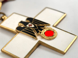 Deutsches Rotes Kreuz,  Ehrenzeichen 1. Stufe (1937-1939) Halskreuz, am Band. Das Kreuz in sehr gutem Zustand, das Band mit Tragespuren