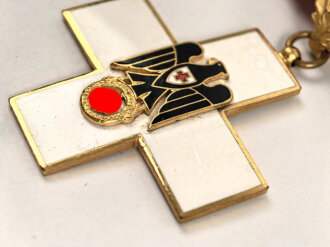 Deutsches Rotes Kreuz,  Ehrenzeichen 1. Stufe (1937-1939) Halskreuz, am Band. Das Kreuz in sehr gutem Zustand, das Band mit Tragespuren