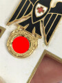 Deutsches Rotes Kreuz,  Ehrenzeichen 1. Stufe (1937-1939) Halskreuz, am Band. Das Kreuz in sehr gutem Zustand, das Band mit Tragespuren