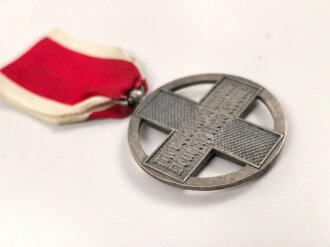 Deutsches Rotes Kreuz,  Medaille zum Ehrenzeichen  (1937-1939) am Band. Entnazifiziert, Emailleschaden