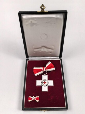 Bundesrepublik Deutschland, Ehrenzeichen des Deutschen Roten Kreuzes in Silber, mit Miniatur, im Etui. Damenausführung seit 1953