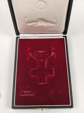 Bundesrepublik Deutschland, Ehrenzeichen des Deutschen Roten Kreuzes in Silber, mit Miniatur, im Etui. Damenausführung seit 1953