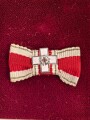 Bundesrepublik Deutschland, Ehrenzeichen des Deutschen Roten Kreuzes in Silber, mit Miniatur, im Etui. Damenausführung seit 1953