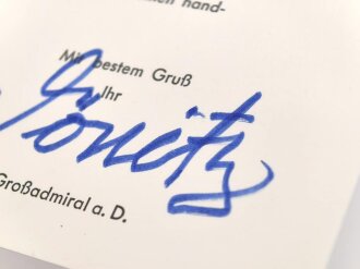 Karl Dönitz,  Großadmiral der Kriegsmarine und Befehlshaber der U-Boote. Eigenhändige Unterschrift auf Dankeskarte von 197?, samt zugehörigem Umschlag
