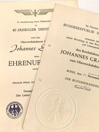 Theodor Heuss, erster Bundespräsident der Bundesrepublik Deutschland. Eigenhändige Unterschrift auf einer Ernennungsurkunde zum Oberreichsbahnrat, datiert 1950. Dazu ein weiteres Dokument
