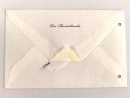 Helmut Kohl, Bundeskanzler. Eigenhändige Unterschrift auf offiziellem Briefpapier des Bundeskanzleramts, mit Umschlag, Bonn März 1983, gelocht, guter Zustand