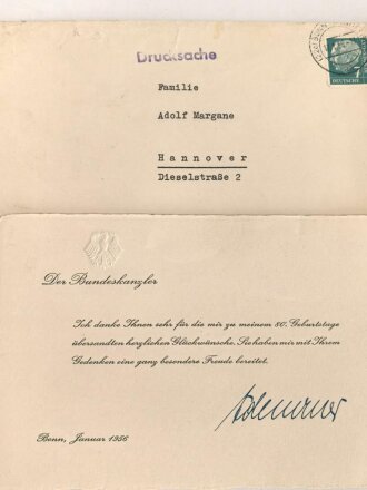 Konrad Adenauer, Deutscher Bundeskanzler von 1951-1955, gedruckte Unterschrift auf Dankeskarte anlässlich seines 80. Geburtstages.. Samt zugehörigem Umschlag