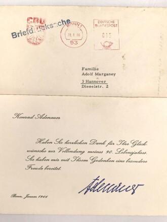 Konrad Adenauer, Deutscher Bundeskanzler von 1951-1955, gedruckte Unterschrift auf Dankeskarte anlässlich seines 90. Geburtstages.. Samt zugehörigem Umschlag