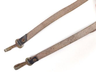 Trageriemen aus dunkelbraunem Leder, vermutlich für eine Rot Kreuz Tasche oder ähnliches