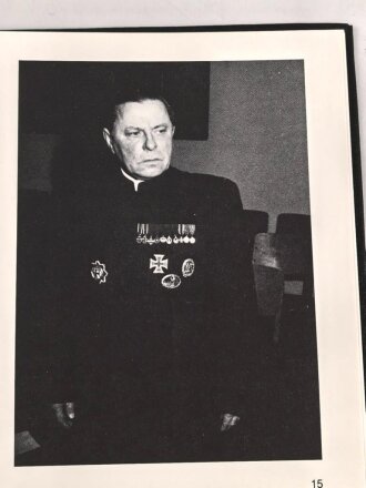 Buch " Dokumentation zur Zeitgeschichte: Großadmiral Dönitz" 69 Seiten, Herausgeber Deutscher Marinebund  im Jahr der Beisetzung von Karl Dönitz 1981. Gebraucht