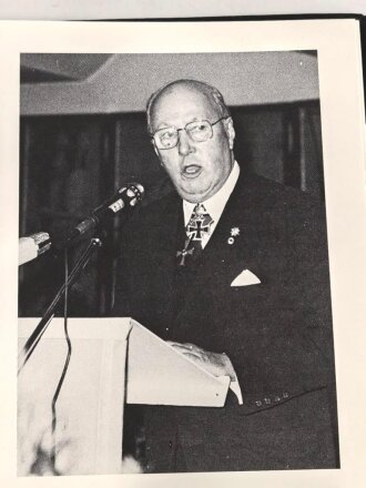 Buch " Dokumentation zur Zeitgeschichte: Großadmiral Dönitz" 69 Seiten, Herausgeber Deutscher Marinebund  im Jahr der Beisetzung von Karl Dönitz 1981. Gebraucht