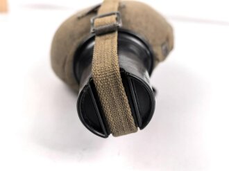 Feldflasche Wehrmacht, die Belederung unten an der Niete geklebt