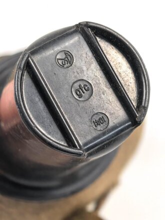 Feldflasche Wehrmacht, die Belederung unten an der Niete geklebt