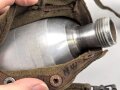 Feldflasche Wehrmacht, die Belederung unten an der Niete geklebt