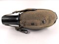 Feldflasche Wehrmacht, die Belederung unten an der Niete geklebt